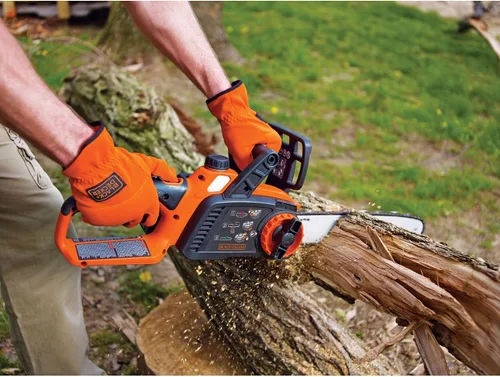 Vista 12 de Motosierra inalámbrica Black & Decker de 40 voltios, Incluye batería de 40V, Negro