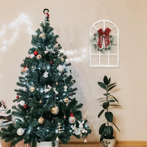 Vista 6 de NEWLIGHTURE Decoración navideña de madera para colgar en la pared, paquete de 2 letreros rústicos de ventana navideños con corona para interiores