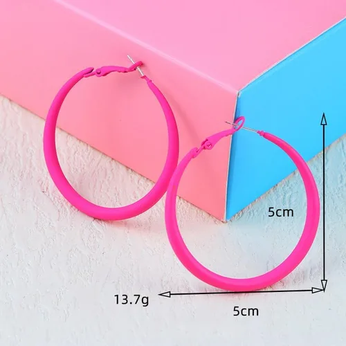 Vista 4 de Aretes de aro de neón coloridos para mujer, exagerados de los años 80 y 90, aretes de aro ligeros hipoalergénicos para trajes de fiesta brillantes