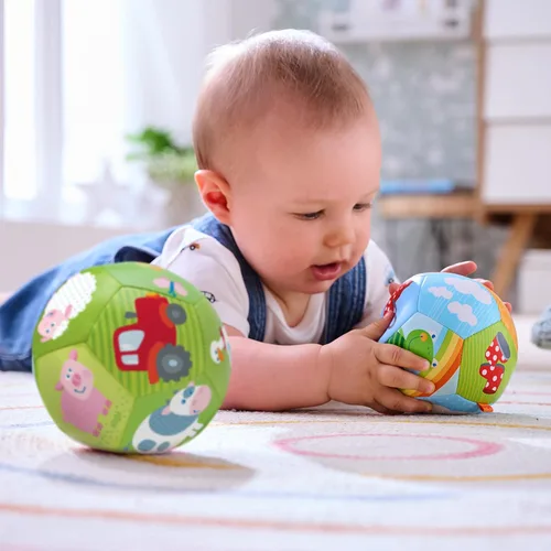Vista 5 de HABA Pelota suave para bebé, tiempo boca abajo y juego sensorial, pelota de juego infantil de 4.5 pulgadas, ideal para gatear, para bebés de 6 meses