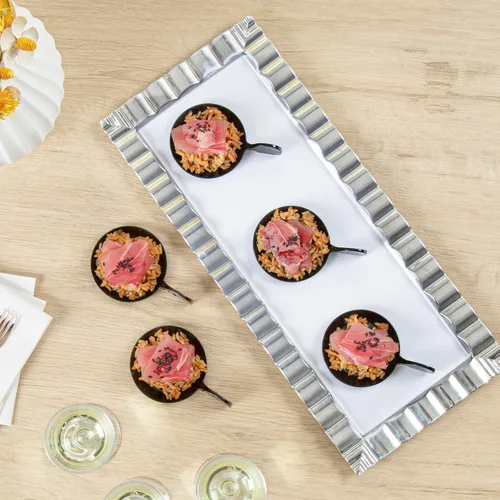 Vista 6 de Restaurantware Platos de postre de 3.7 x 2.5 pulgadas, 100 platos de cóctel pequeños, platos desechables de plástico negro únicos en forma de pez