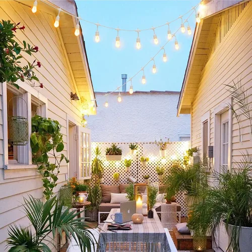 Vista 4 de Paquete de 2 tiras de luces para exteriores de 96 pies con 60+5 bombillas LED de plástico de 2700 K, luces regulables impermeables para fiesta