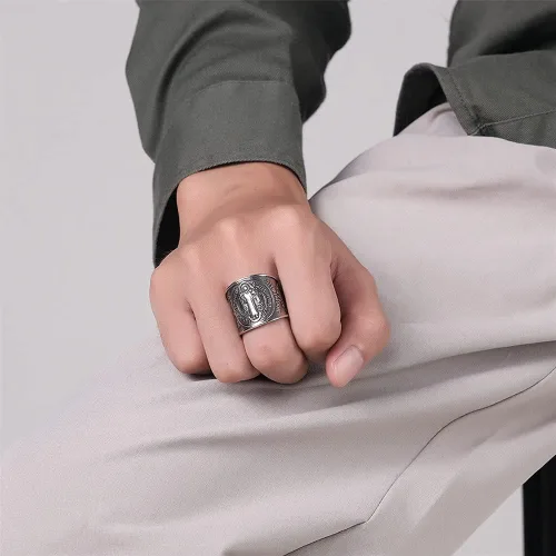 Vista 6 de LiFashion Anillo personalizado de San Benito para hombres anillo ancho de acero inoxidable anillo ancho de exorcismo católico cruz romana banda
