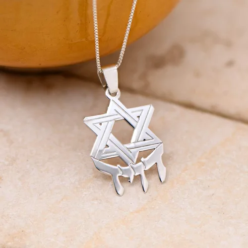 Vista 4 de Collar personalizado con nombre hebreo con estrella de David en metales preciosos como regalo para mujeres-Judaica joyería colgante