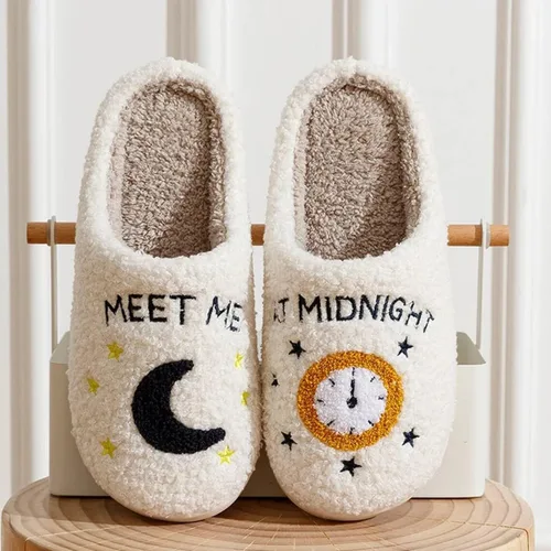 Vista 2 de Midnight Merch Pantuflas inspiradas en la música de cantante, regalos para fanáticos, suaves y esponjosas para el hogar, pantuflas para mujeres