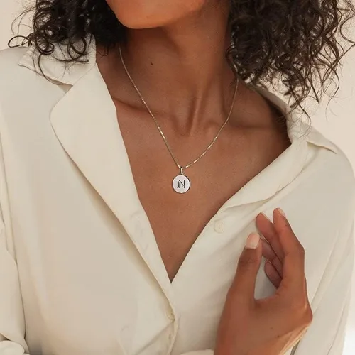 Vista 3 de YL Collar con inicial para mujer, plata de ley 925, colgante redondo pulido de la A-Z