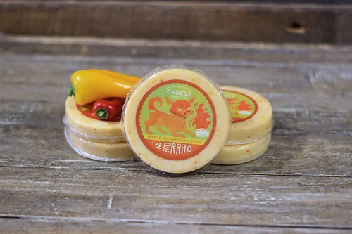 Vista 4 de Cheese Bros Queso Sriracha Gouda con miel de bantam Hecho a mano en Wisconsin Paquete de 8 6 onzas cada paquete