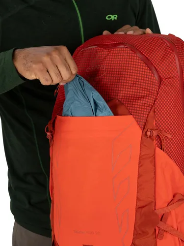 Vista 6 de Osprey Talon Pro 20L Mochila de senderismo para hombre con cinturón de cadera, color naranja marte