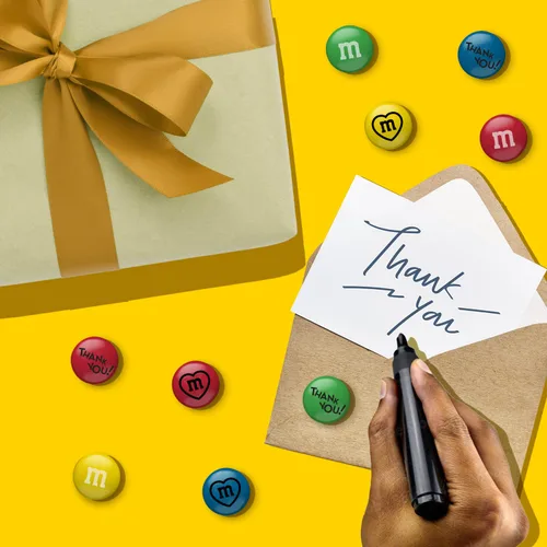 Vista 6 de M&M'S - Caramelo de chocolate con leche prediseñado, 2 libras, con gráficos temáticos de agradecimiento impresos, dulces a granel para regalos