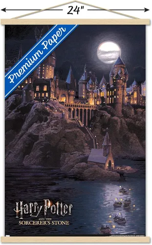 Vista 3 de Trends International Harry Potter y la piedra del hechicero - Póster de pared de Hogwarts por la noche, 22.37 x 34.00 pulgadas, impresión premium