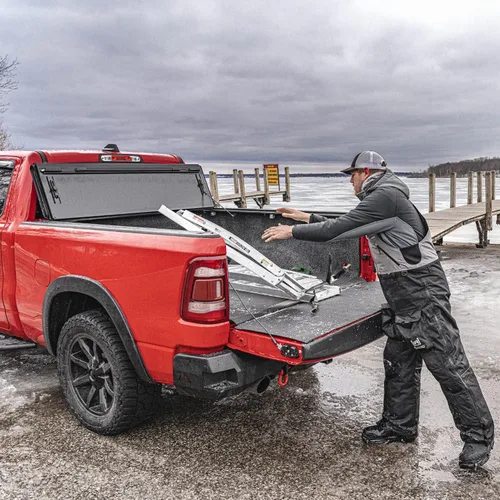 Vista 5 de Gator FX Hard Quad-Fold - Cubierta Tonneau Rígida para Caja de Camioneta 8828203 Compatible con Dodge Ram 2002 - 2025 sin RamBox, Cama de 6' 4