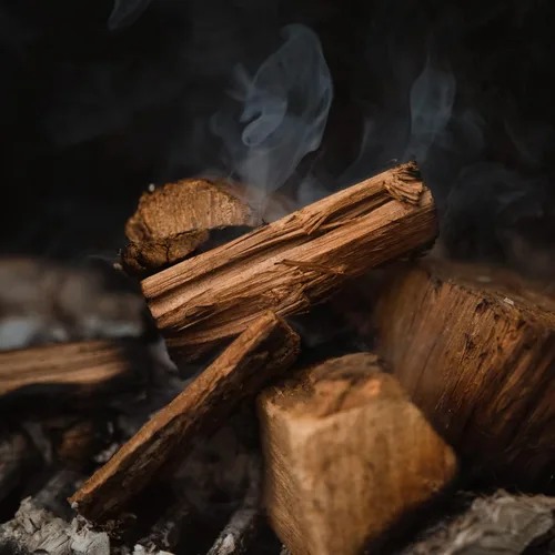 Vista 6 de Fire & Flavor Trozos de Madera de Manzana para Ahumar y Asar a la Parrilla - Totalmente Naturales, de Larga Duración con un Sabor Ligeramente Dulce