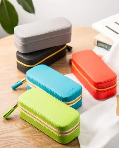 Vista 8 de SANQIANWAN Pequeña caja organizadora de viaje de joyería con piel sintética, estuche portátil de almacenamiento de joyas para collares, anillos