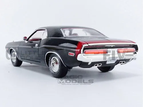 Vista 4 de 1:18 1970 Dodge Challenger R/T 440 - Paquete de 6 unidades, negro con rojo Greenlight