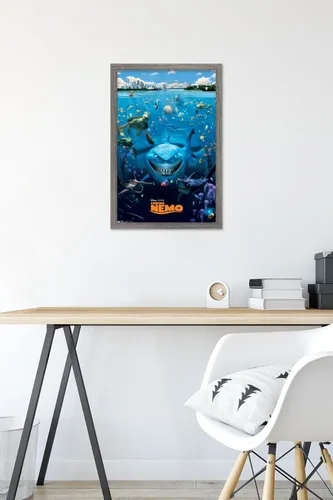 Vista 6 de Trends International Disney Pixar Buscando a Nemo - Póster de pared fundido, 14.725 x 22.375 pulgadas, versión enmarcada de madera de granero