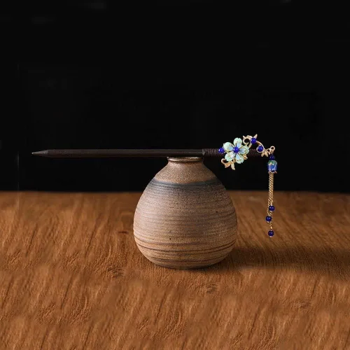 Vista 2 de Palillos de madera vintage japoneses chinos azules con flor y borla, palillos retro para bodas, fiestas y peinados Hanfu