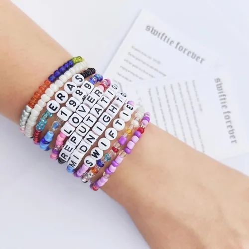 Vista 7 de JALZEMPL 5Pcs Taylor Eras Tour Swiftie Bracelets Lover 1989 Reputation Mid Friendship Bracelet Beads Set Lover Era Taylor Outfit Inspired Lover