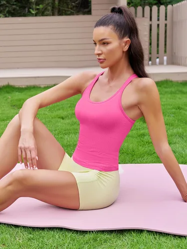 Vista 36 de ATTRACO Camiseta corta acanalada de entrenamiento para mujer con brasier integrado para yoga, espalda cruzada, ajuste ajustado