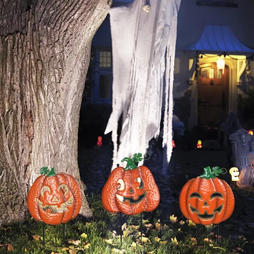 Vista 6 de Juegoal Paquete de 3 estacas de jardín de calabaza iluminadas de Halloween, decoración de metal para exteriores, letreros de patio de Halloween