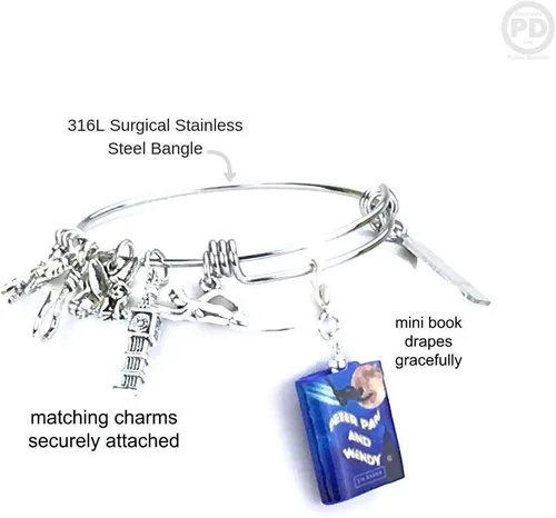 Vista 3 de PETER PAN J. M. Barrie Clay - Brazalete extensible de acero inoxidable con diseño de barrie Book Beads