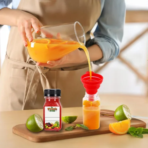 Vista 4 de 100 mini botellas de plástico para jugo de 4 onzas con tapas, botellas transparentes reutilizables con etiquetas, embudo y cepillo, adecuadas