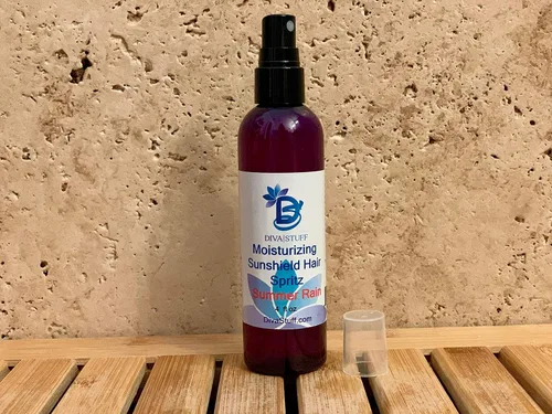 Vista 2 de Protector solar hidratante para el cabello con aminoácidos de seda, agua de coco y más, por Diva Stuff, aroma a lluvia de verano