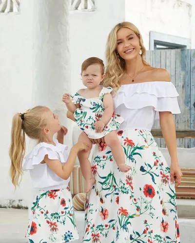 Vista 3 de Mommy and Me - Vestidos largos casuales con hombros descubiertos y volantes en capas con estampado floral a juego