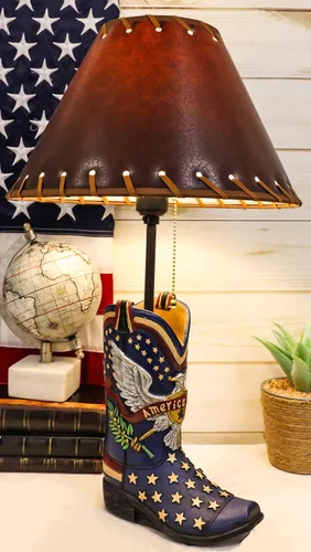 Vista 8 de Ebros Gift Banderín patriótico de piel sintética con diseño de águila calva y bandera americana, bota vaquera, pintada a mano, lámpara de mesa