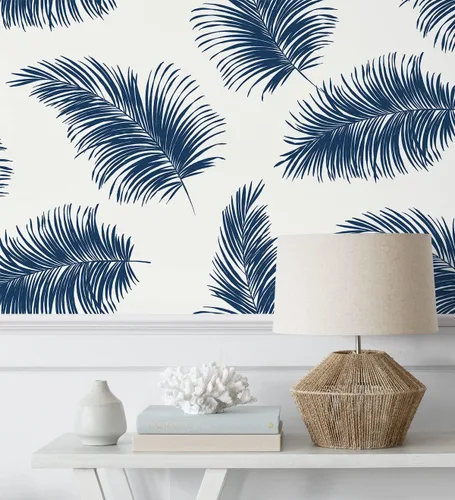 Vista 7 de Lillian August NextWall Luxe Haven - Papel tapiz para despegar y pegar de palma (blanco y azul marino)