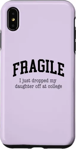 Vista 11 de Frágil - Carcasa para iPhone 16 con texto en inglés "I Just Ddrops My Daughter Off at College Parents