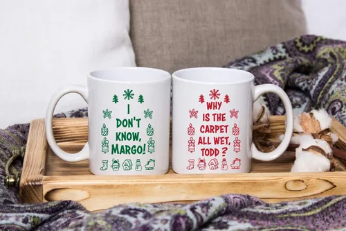 Vista 3 de We Got Good Why Is The Carpet All Wet Todd I Dont Know Margo - Juego de tazas navideñas (11 onzas)