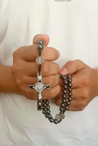 Vista 5 de Rosario católico de hematita para hombre de 0.315 in Rosario duradero para oraciones, meditación y protección espiritual, ideal para uso diario