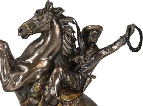 Vista 7 de Ebros Gift Western Desert Giddy Up Rodeo Cowboy en cría de caballo con lazo Figurita Viejo Mundo Wild West Cowboys Estatua de acento de temática