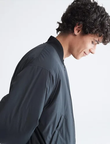 Vista 3 de Calvin Klein Chaqueta bomber con cremallera con logotipo mate para hombre de Calvin Klein