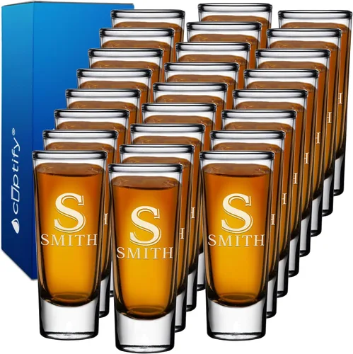 Vista 28 de Vaso de chupito personalizado con fondo negro personalizado de 2 oz, vasos de chupito cordiales con inicial y nombre en script dividido