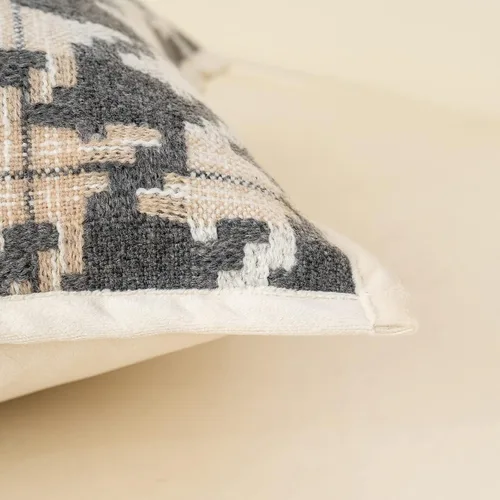 Vista 7 de Alerfa Funda de cojín cuadrada de terciopelo de algodón, 18 x 18 pulgadas, color marrón claro, blanco y gris oscuro, funda de almohada decorativa