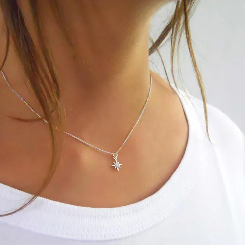 Vista 6 de Annika Bella Collar de plata de ley con estrella para mujer, longitud de 15 a 17 pulgadas, pequeño collar con dije de estrella del norte