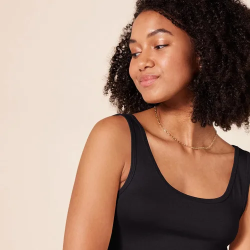 Vista 5 de Tienda Essentials - Camiseta ajustada sin mangas para mujer, paquete de 2