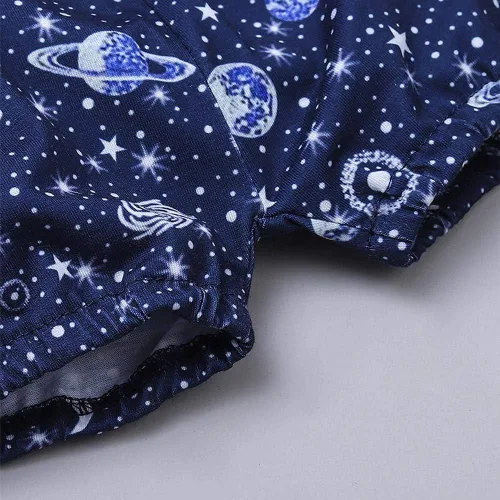Vista 6 de IMEKIS Mameluco para bebé niño con diseño espacial para primer cumpleaños + pantalones cortos con tirantes, astronautas y accesorios para fotos