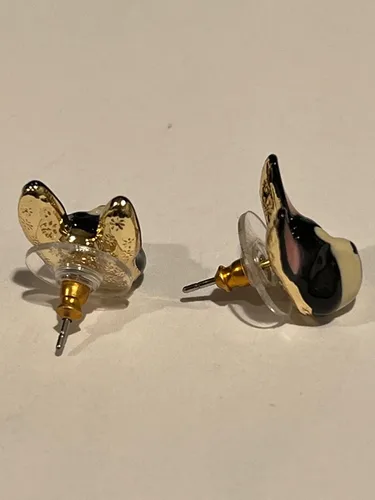 Vista 5 de Betsey Johnson Pendientes perforados de Bulldog Francés en blanco y negro, gran regalo para el día de la madre, idea de regalo para el día de San
