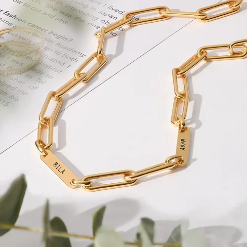 Vista 5 de Oak&Luna - Collar con cadena de clip con nombre de hiedra - en plata de ley u chapado en oro de 18 quilates - Nombres grabados personalizados