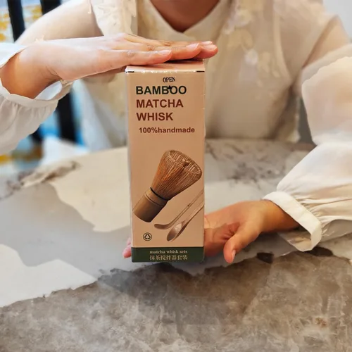 Vista 3 de Juego de batidor de matcha, juego de 4 piezas, batidor de bambú matcha + soporte para batidor de cerámica + cuchara+cuchara, 100% hecho a mano