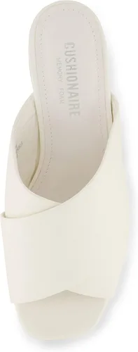 Vista 5 de CUSHIONAIRE Sandalia Garland con tacón de bloque de banda cruzada + espuma viscoelástica, anchos disponibles