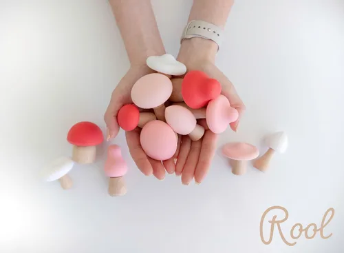 Vista 5 de Pink Mushroom Woodland Kids Garden Fungi Juego de decoración de mesa de hongos - Juguetes de madera - 12 piezas