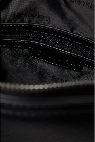Vista 3 de Calvin Klein Bella Crossbody