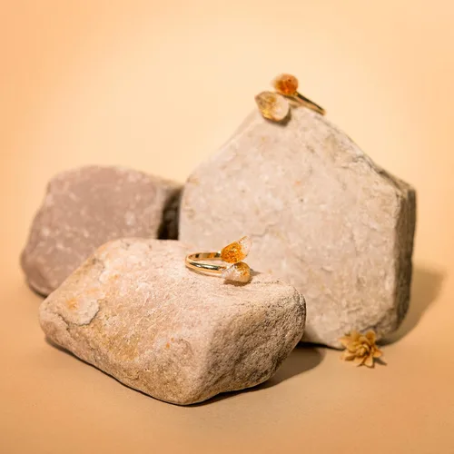 Vista 4 de AYANA - Paquete de cristales de citrino, juego de joyas de cristal curativo, colgante, aretes, anillo, Cobre chapado en oro, Citrino