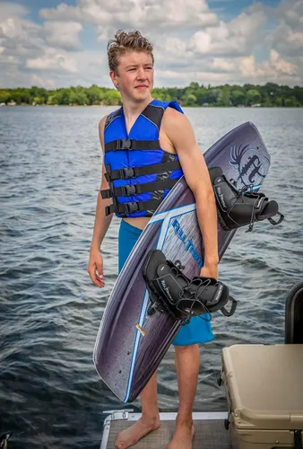 Vista 3 de Full Throttle Aqua Extreme Wakeboard Kit (negro/azul, 55.1 x 21.6 pulgadas/55.1 in x 16.5 in)