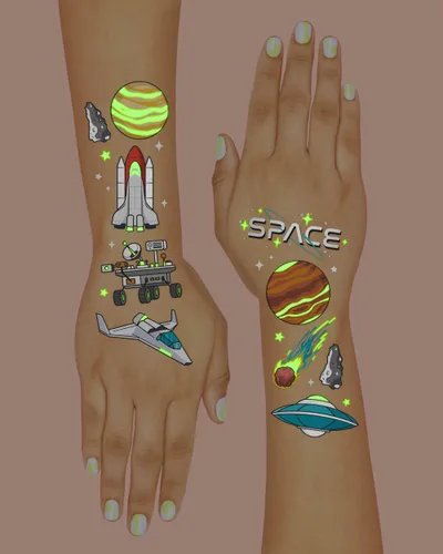 Vista 4 de xo, Fetti Space + Planets - Tatuajes temporales que brillan en la oscuridad para niños, 50 piezas, suministros de fiesta de cumpleaños
