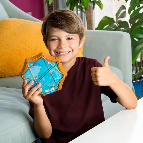 Vista 3 de Think Fun Spiderweb: un juego de lógica para atrapar errores para mayores de 8 años