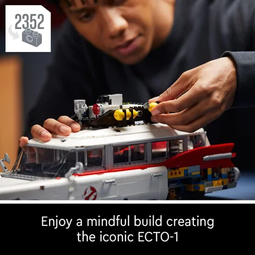 Vista 3 de LEGO Icons Ghostbusters ECTO-1 10274 - Kit de automóvil, juego grande para adultos, idea de regalo para hombres, mujeres, ella, él